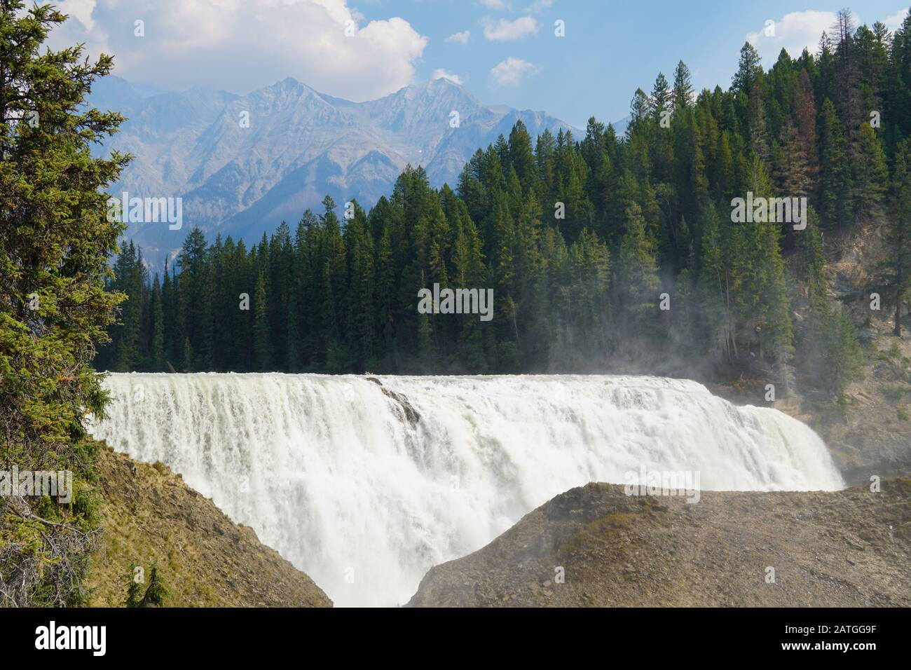 View to the face of Wapta Falls and the beautiful Canadian Rockies in Yoho National Park. Stock Photo