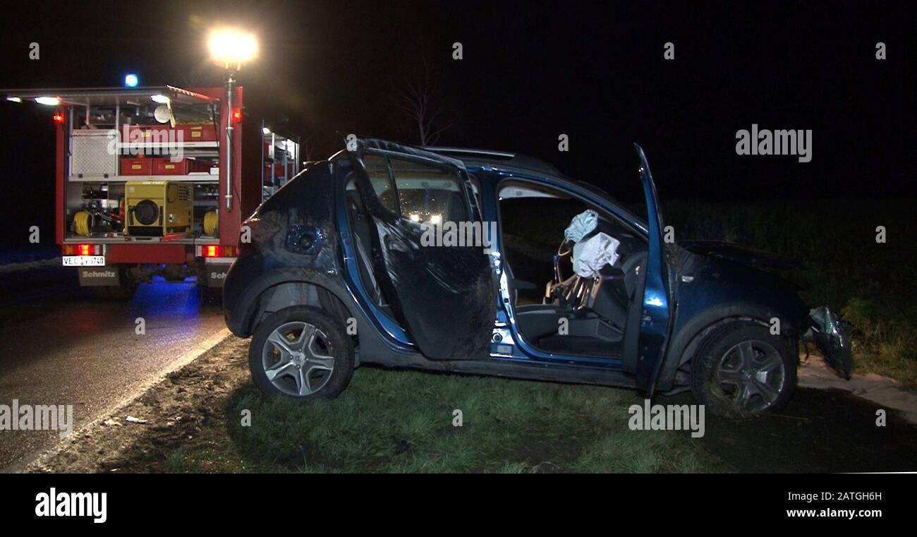 02 February 2020, Lower Saxony, Vörden: A fire engine is standing next to a damaged car. Four people were injured in a traffic accident in Vörden (Vechta region). Photo: -/Nord-West-Media TV/dpa Stock Photo