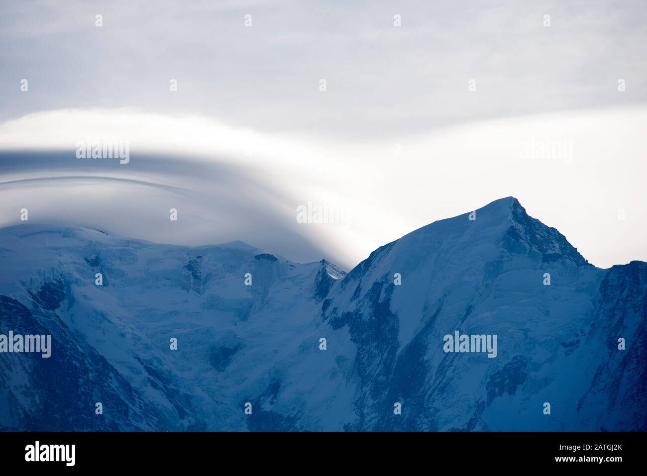France, Haute-Savoie (74), Alps, Mont Blanc mountain range, lenticular cloud Stock Photo