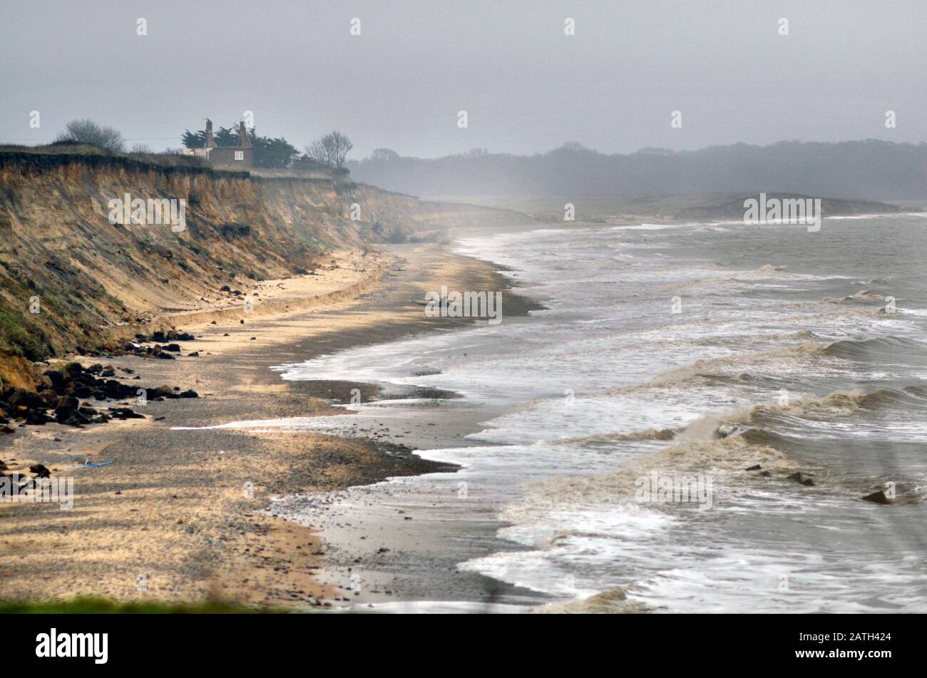 House cliff coastal erosion hi-res stock photography and images - Alamy