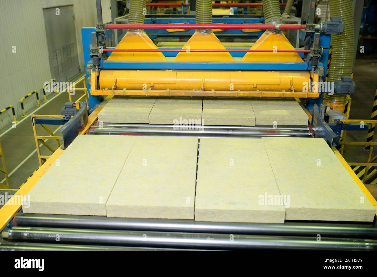 Stone wool production process longitudinal cutting machine cutting