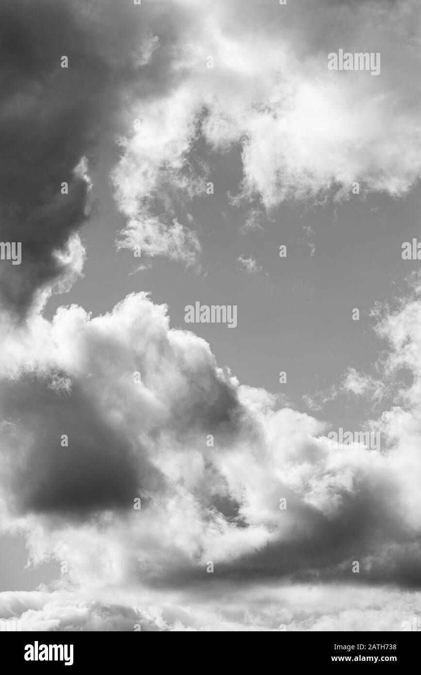 Ciel nuageux noir et blanc hi-res stock photography and images - Alamy