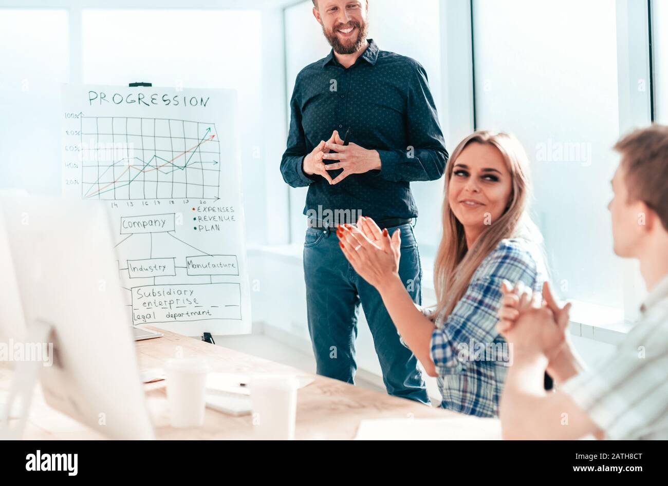 Data center manager teaching hi-res stock photography and images - Alamy