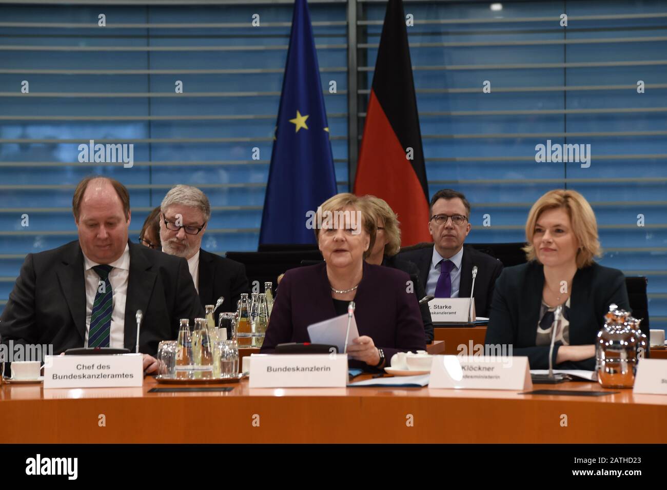 Helge Braun, Angela Merkel und Julia Klöckner beim Eingangsstatement der Bundeskanzlerin vor dem Gespräch mit der Lebensmittelwirtschaft im Internatio Stock Photo