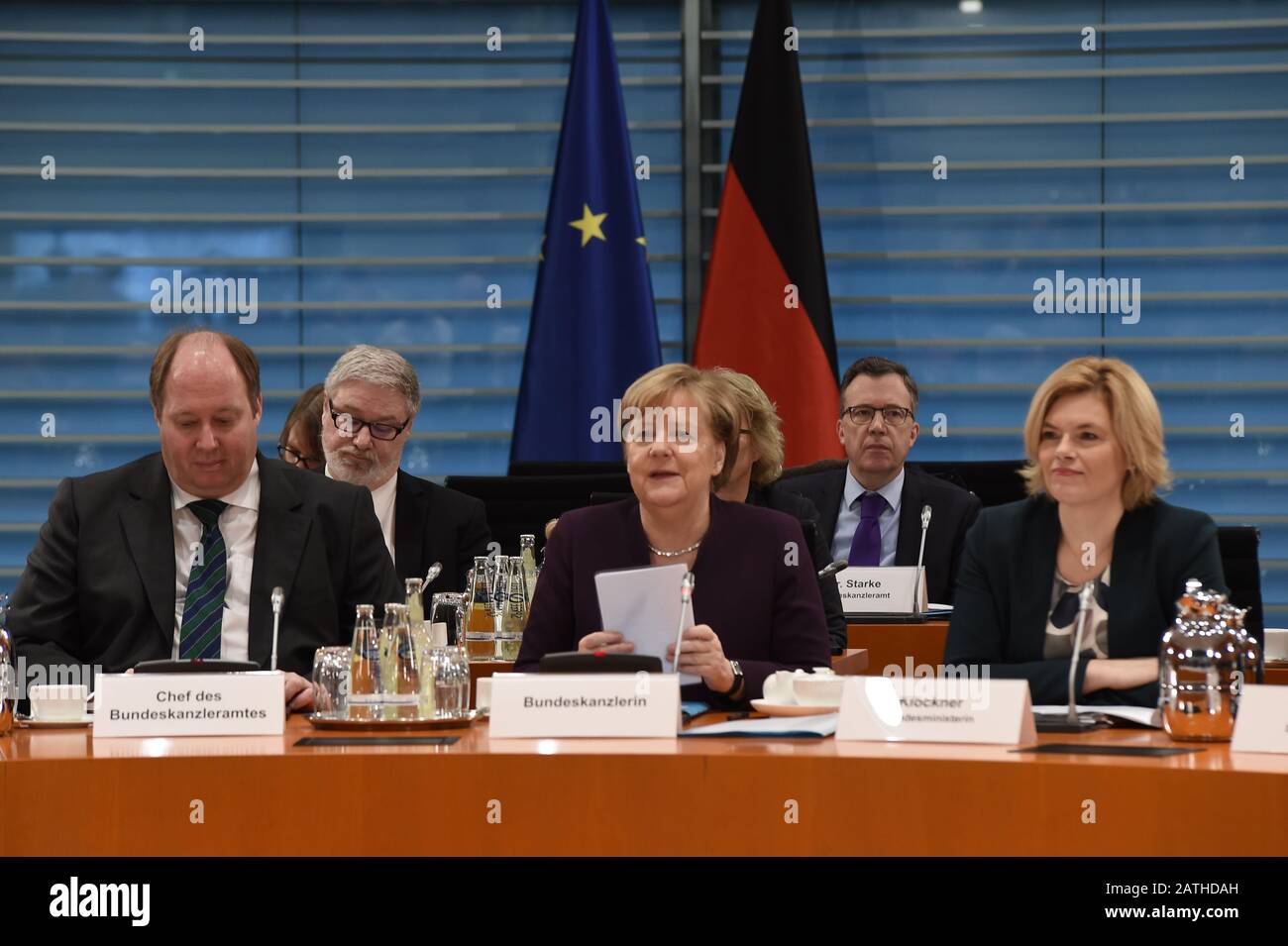 Helge Braun, Angela Merkel und Julia Klöckner beim Eingangsstatement der Bundeskanzlerin vor dem Gespräch mit der Lebensmittelwirtschaft im Internatio Stock Photo