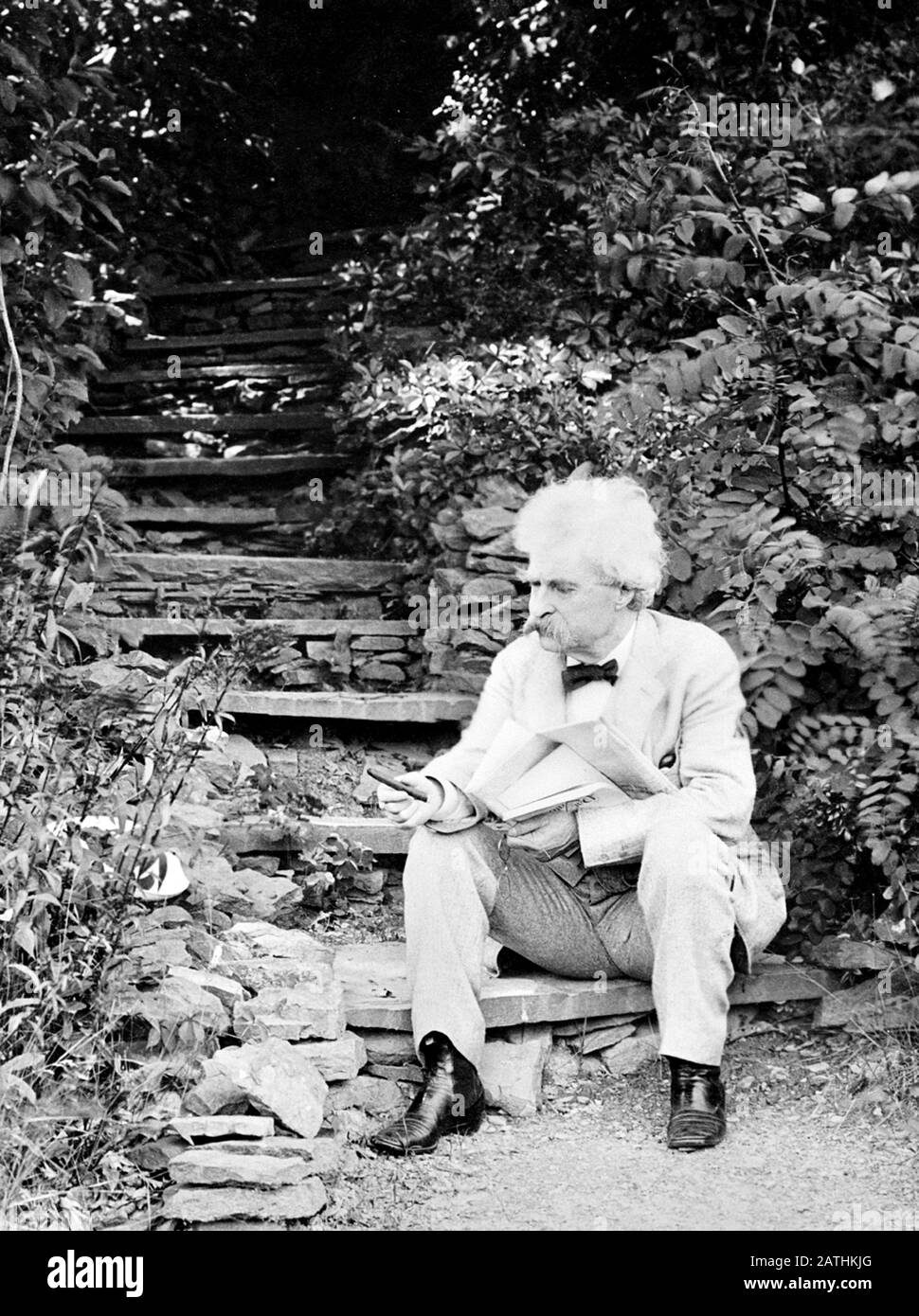 Vintage portrait photo of American writer and humourist Samuel Langhorne Clemens (1835 – 1910), better known by his pen name of Mark Twain. Photo circa 1903 by T E Marr / Curtis Publishing Co. Stock Photo