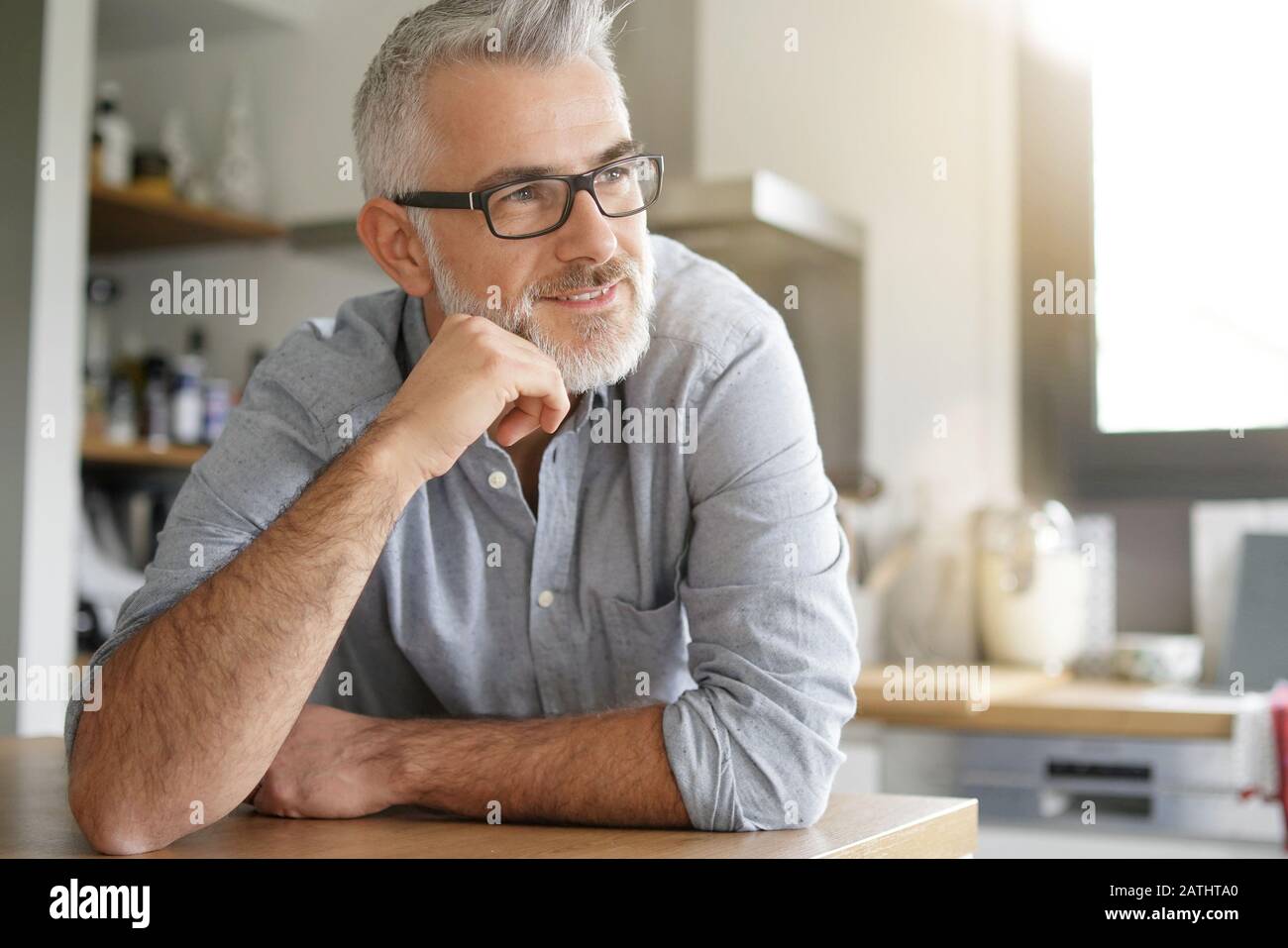 Portrait man glasses mature hi-res stock photography and images - Alamy