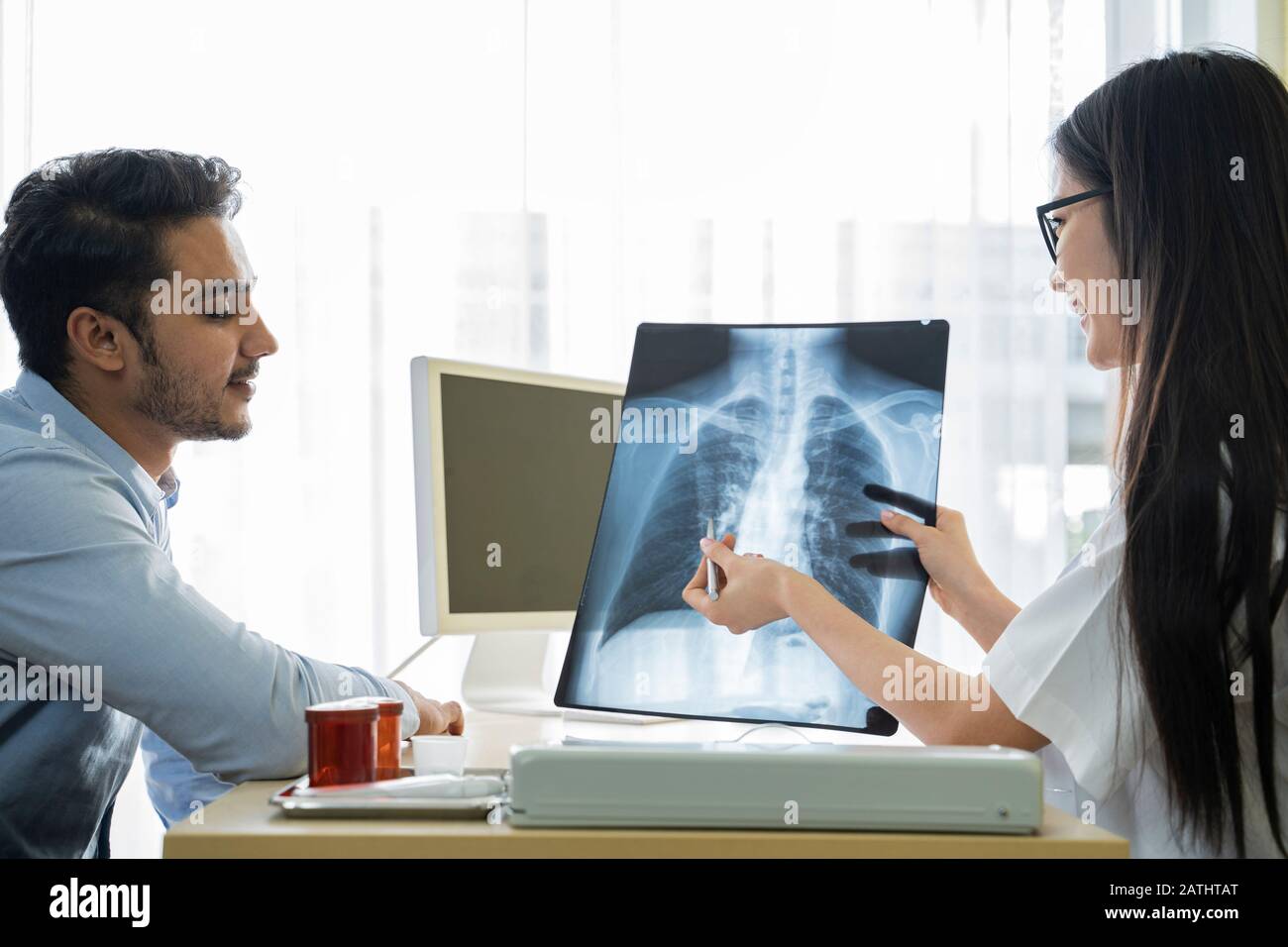 Doctor and nurse examine x ray hi-res stock photography and images - Alamy