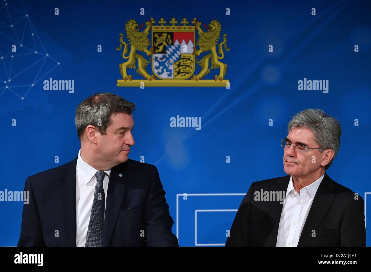Markus SOEDER (Minister President Bavaria and CSU Chairman) with Joe KAESER (Management Chairman SIEMENS). At the invitation of Prime Minister Dr. Markus Soeder meet experts in the field of future technologies for high-tech Sumwith Bayern.KI, Künstliche Intelligenz. On February 3rd, 2020 Technical University Munich (TUM) in Garching. | usage worldwide Stock Photo