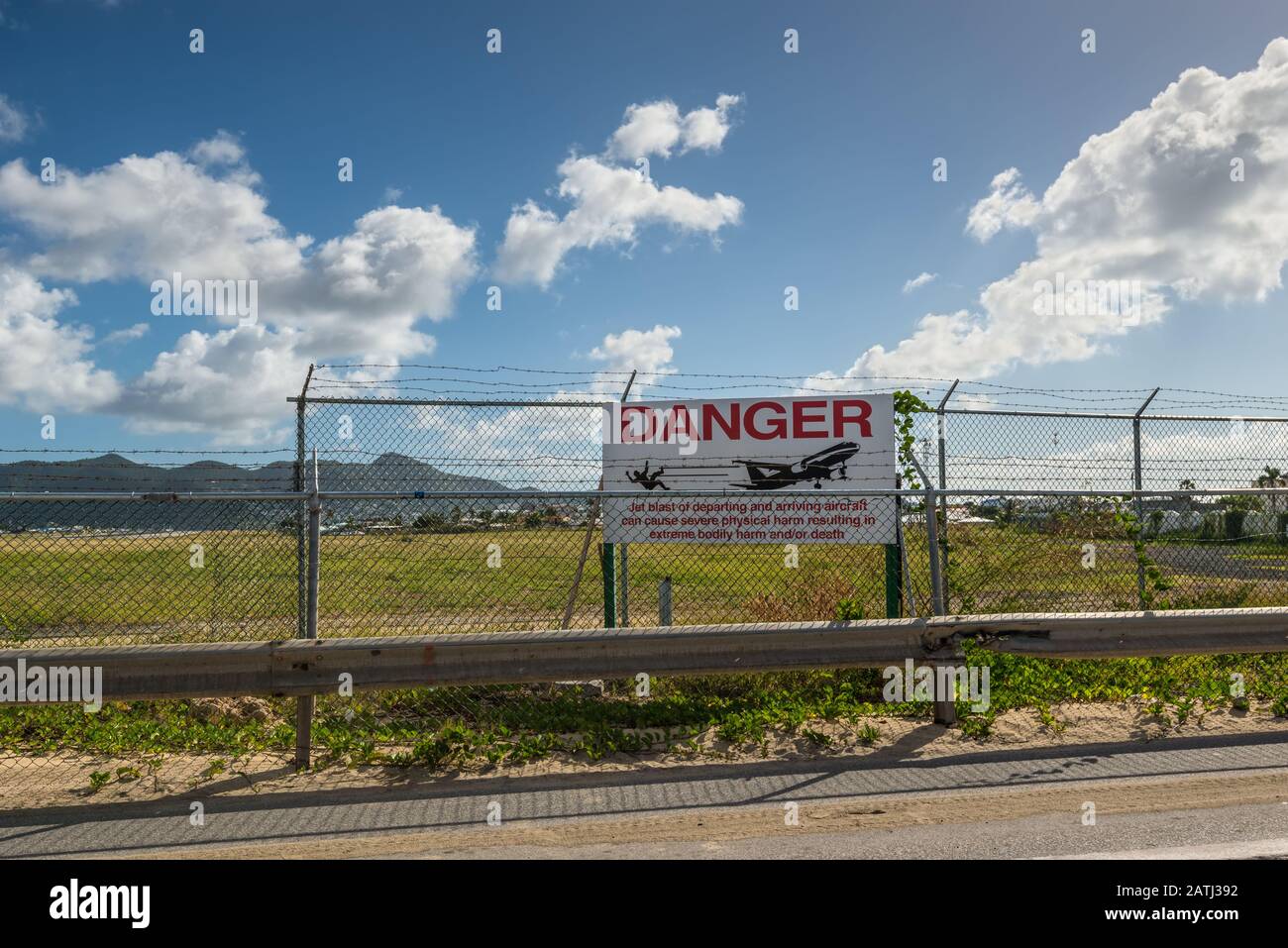 Warning sign on airport fence hires stock photography and images Alamy