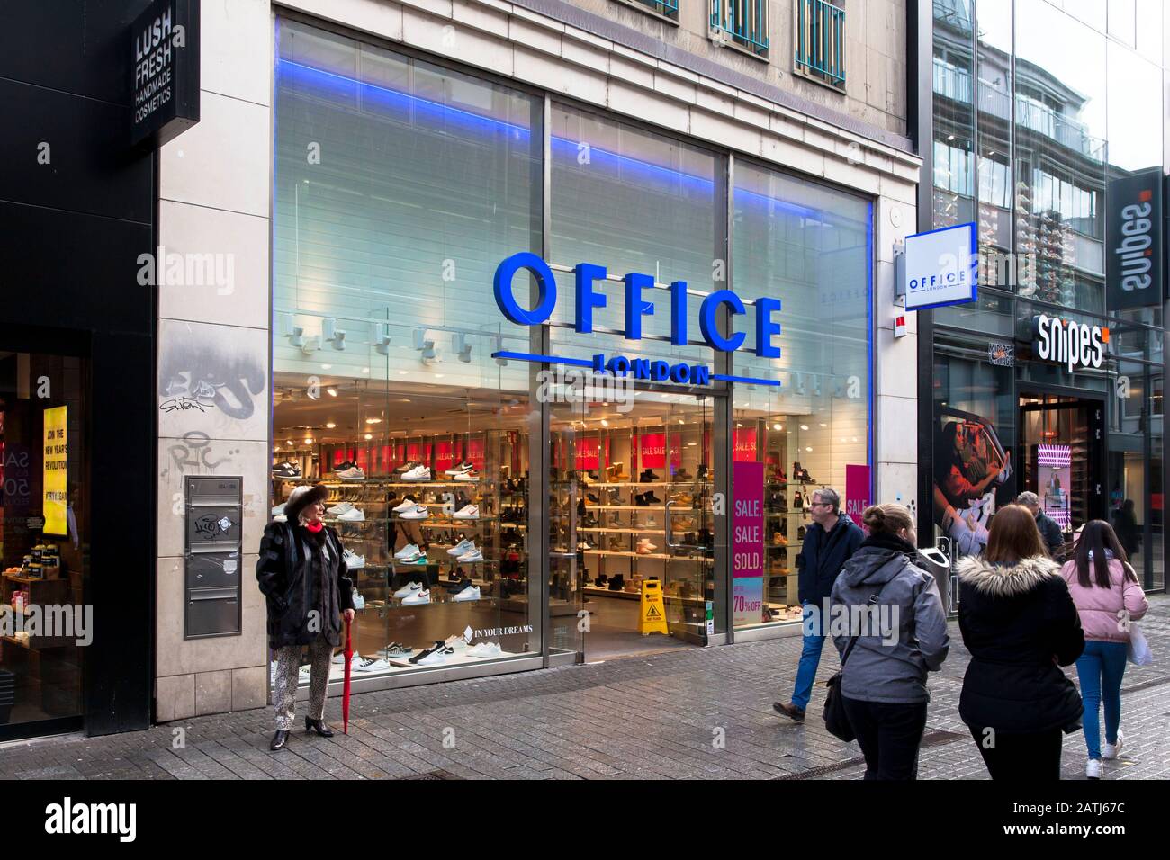 Europe, Germany, Cologne, Office London shoe store on the shopping street Hohe Strasse.  Europa, Deutschland, Koeln, Office London Schuhgeschaeft in d Stock Photo