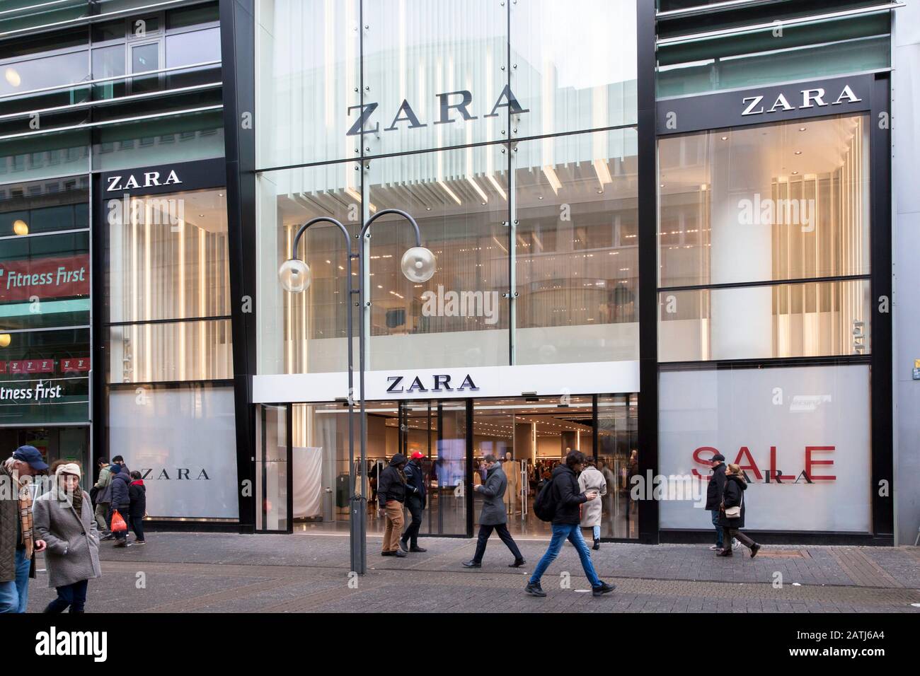 ZARA Köln Schildergasse, the ZARA shop on Schildergasse in Cologne - the  busiest shopping street in Europe Stock Photo - Alamy