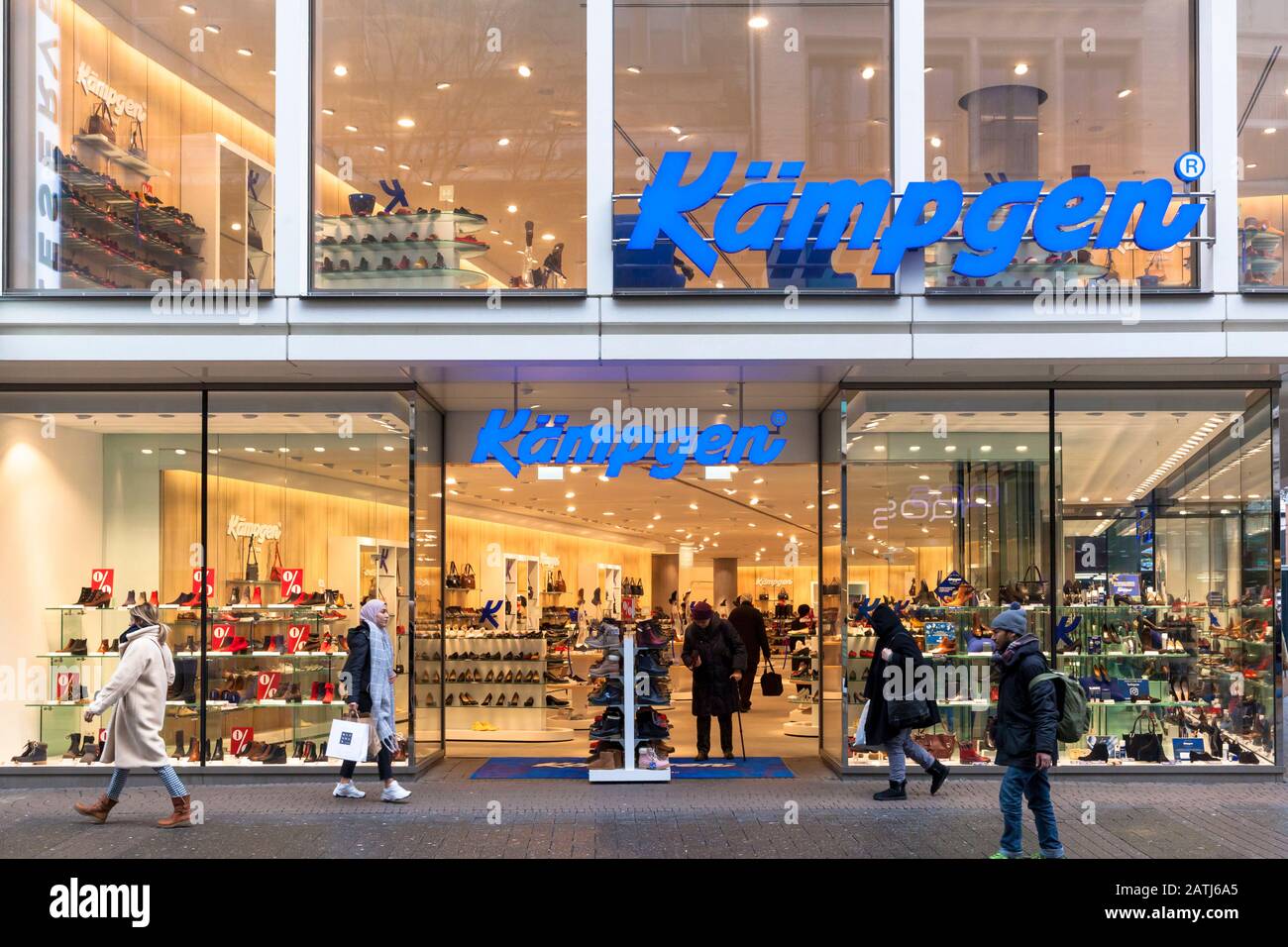Europe, Germany, Cologne, Kaempgen shoe store on the shopping street  Schildergasse. Europa, Deutschland, Koeln, Schuhgeschaeft Kaempgen in der  Fussga Stock Photo - Alamy