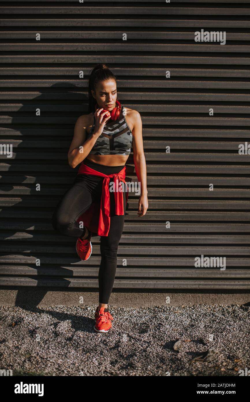 Female athlete takes break hi-res stock photography and images - Alamy