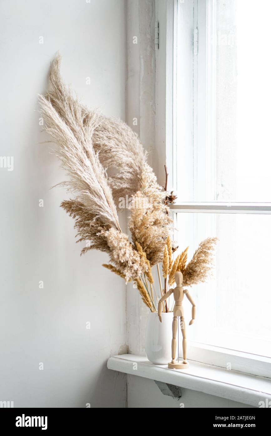 Dry reeds in ceramic vase on windowsill, vintage home interior Stock Photo  - Alamy