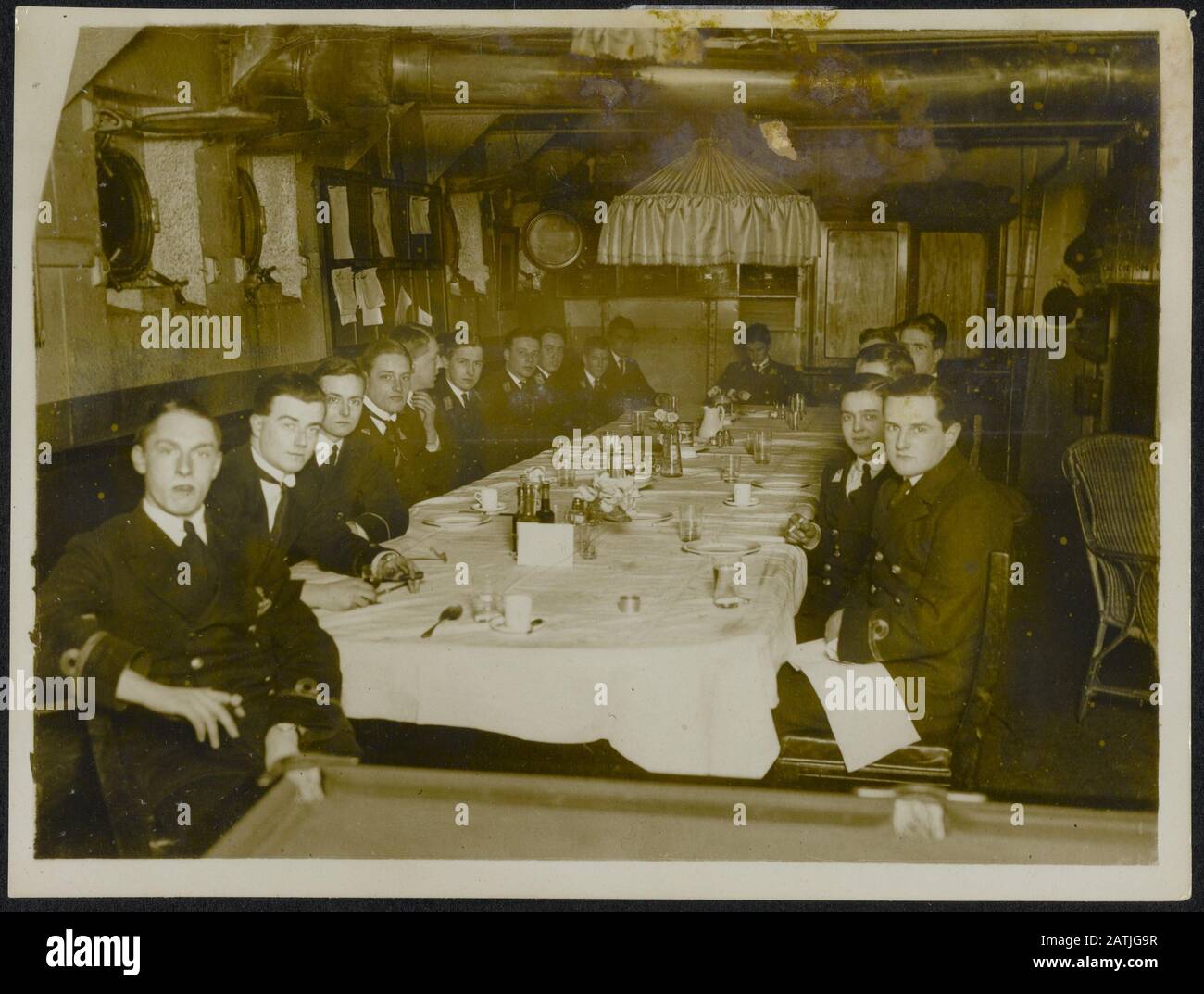 British navy in wartime Description: In the gun room in a battleship, after dinner. Annotation: The British Navy in wartime. Naval officers on a warship after dinner. Date: {1914-1918} Keywords: WWI, meals, naval officers, battleships Stock Photo