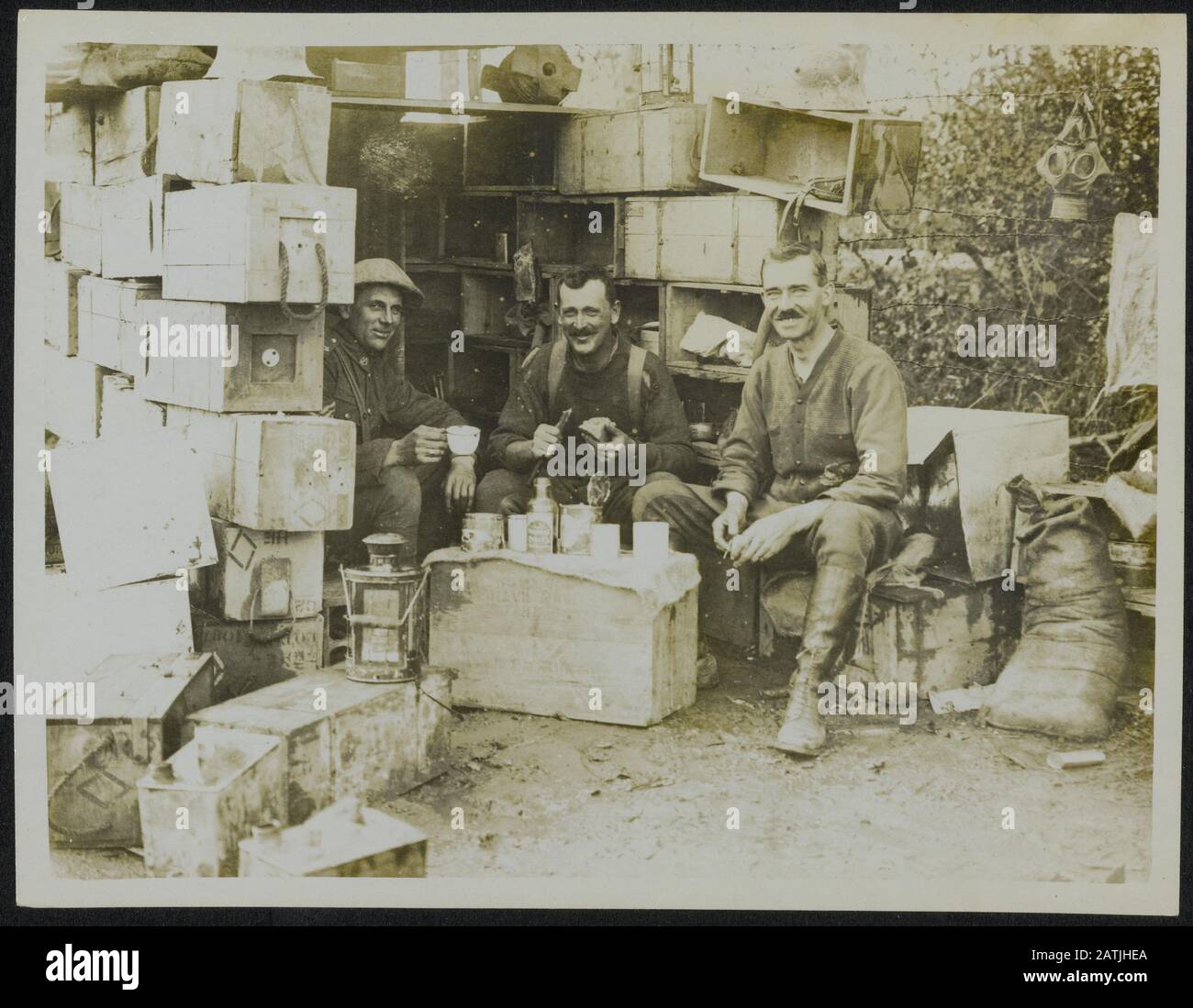 The British Western front the battle of Broodseinde Description: Military Police enjoying a meal. They have just handed over a big batch of the 5,000 prisoners recently taken and are enjoying the rest letter Annotation: The western front the battle Broodseinde. Military Police use a meal. They have just passed a large group of 5000 prisoner of war and now enjoy a short rest Date: {1914-1918} Location: Belgium, Broodseinde Keywords: WWI, fronts, prisoner of war, meals, relax, polities Stock Photo