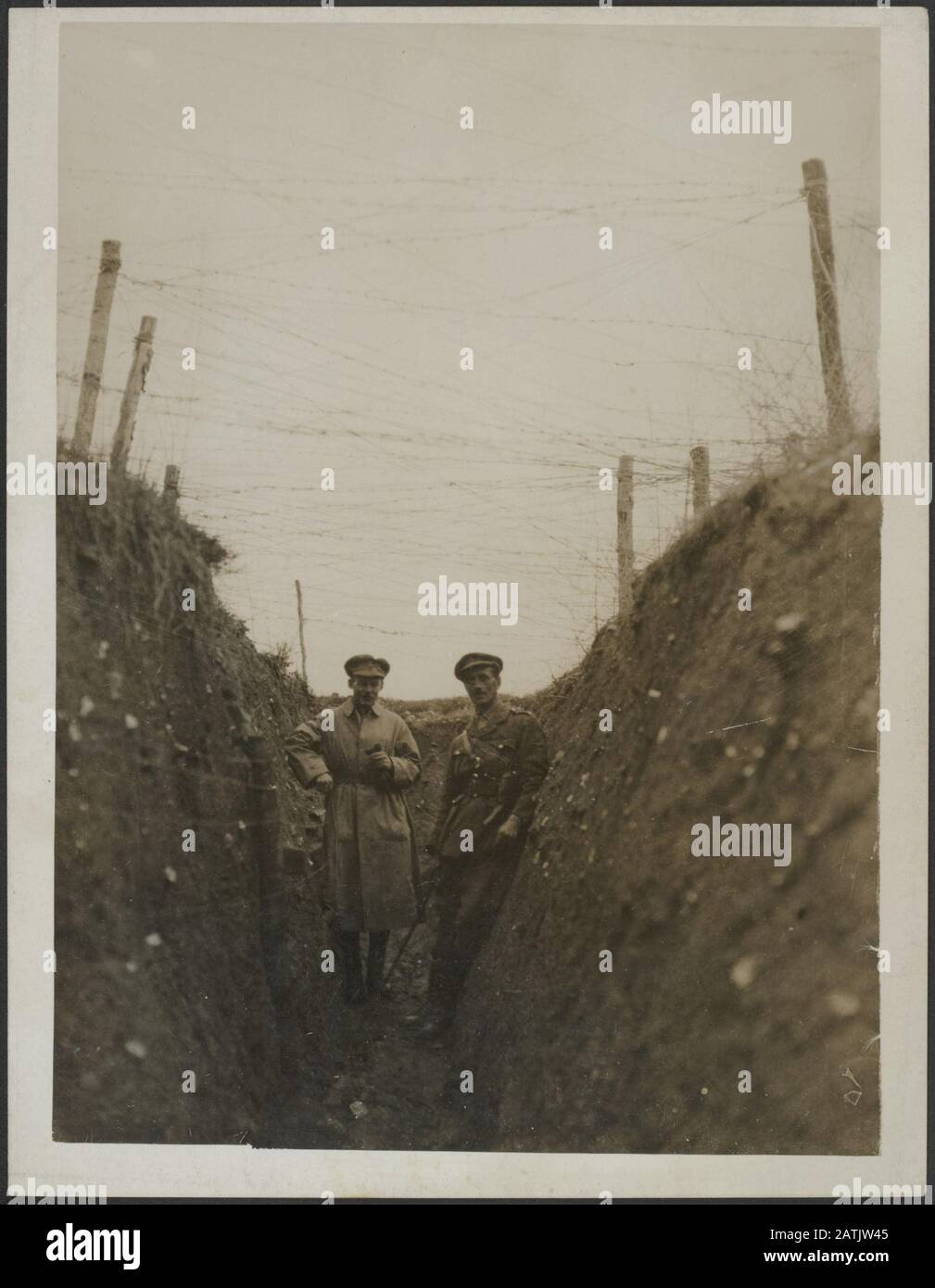 Wwi soldiers barbed wire hires stock photography and images Alamy