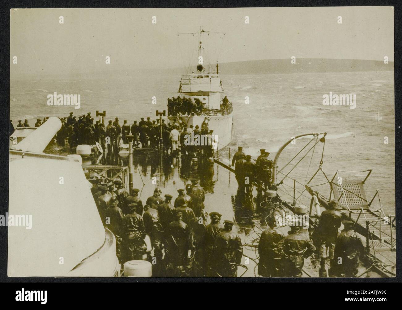 With the British navy in war time Description: Battleship taking a destroyer in tow Annotation: The British Navy in wartime. A battleship of the Royal Navy takes a destroyer in tow Date: {1914-1918} Keywords: WWI, navy, battleships, destroyers Stock Photo