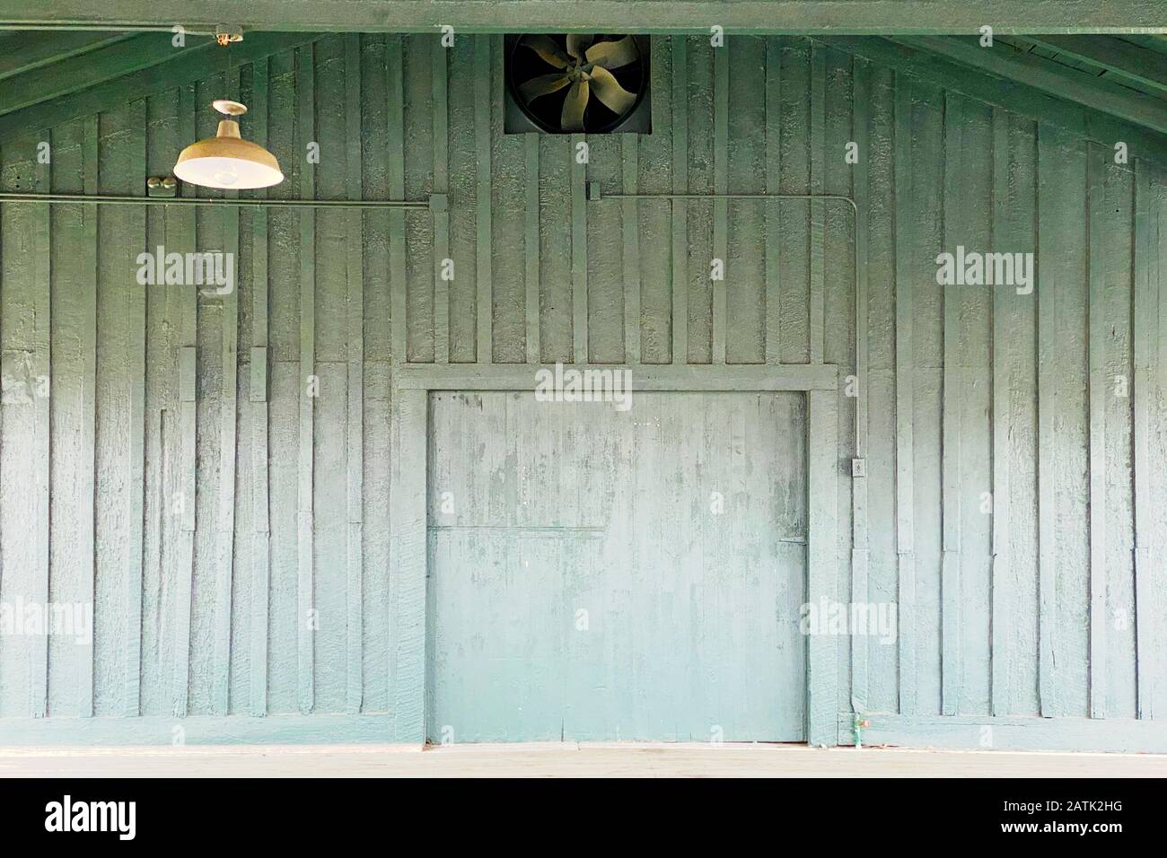 a green country barn loading dock Stock Photo