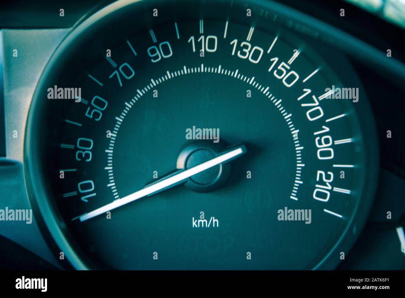 Speed limit sign metric hires stock photography and images Alamy