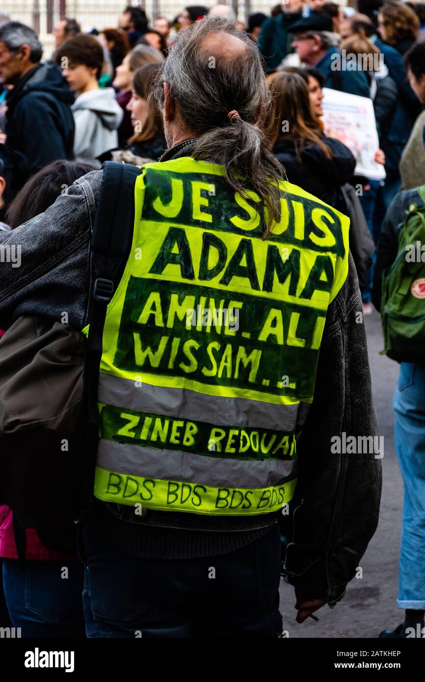 Marseille, France - January 25, 2020: A protester wearing a yellow vest during 'marche de la colère' ('the march of anger') concerning housing issues Stock Photo