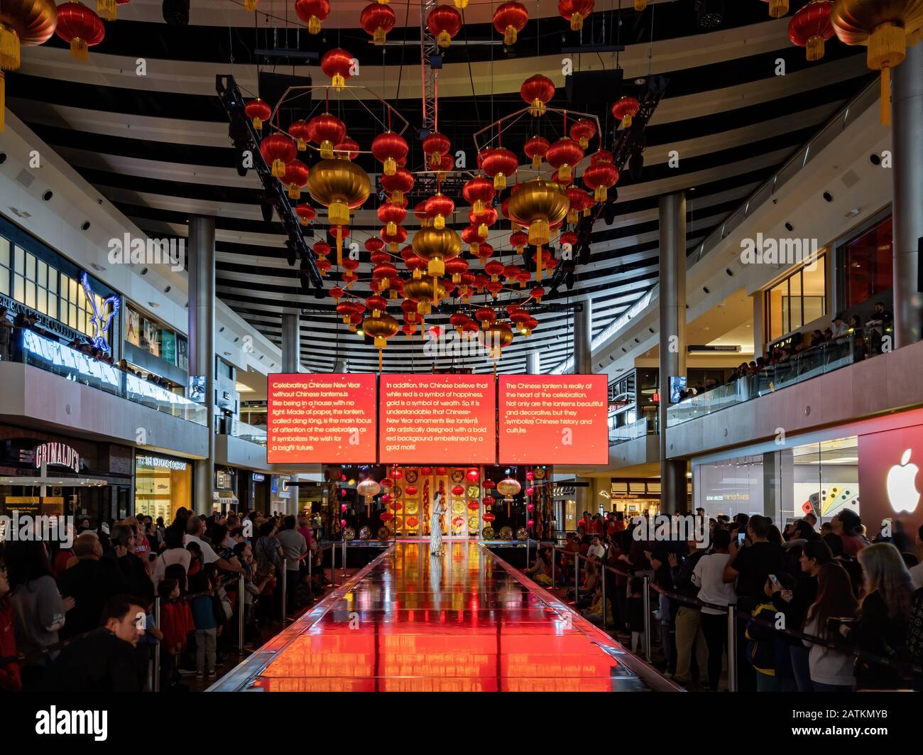 Chinese new year decoration shopping hi-res stock photography and images -  Page 2 - Alamy