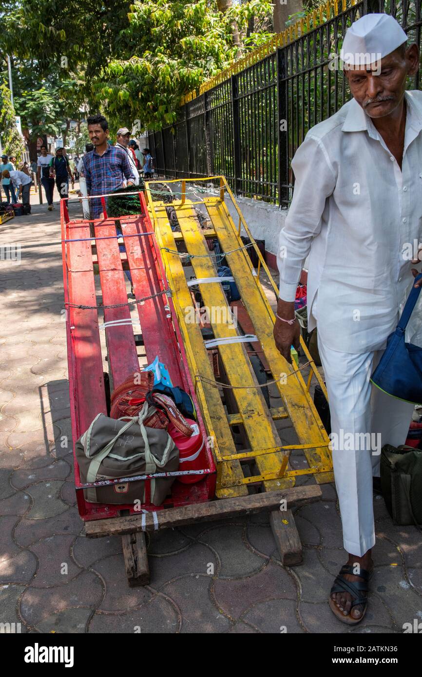 India, state of Maharashtra, capital city of Mumbai aka Bombay. Dabbawalas (aka dabbawallas or dabbawallahs, tiffin wallahs) deliver lunches all over Stock Photo