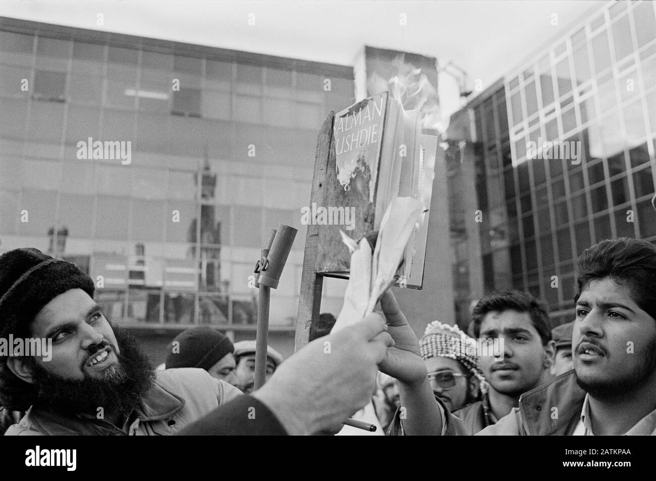 satanic-verses-bookburning-bradford-gb-14-january-1989-2ATKPAA.jpg