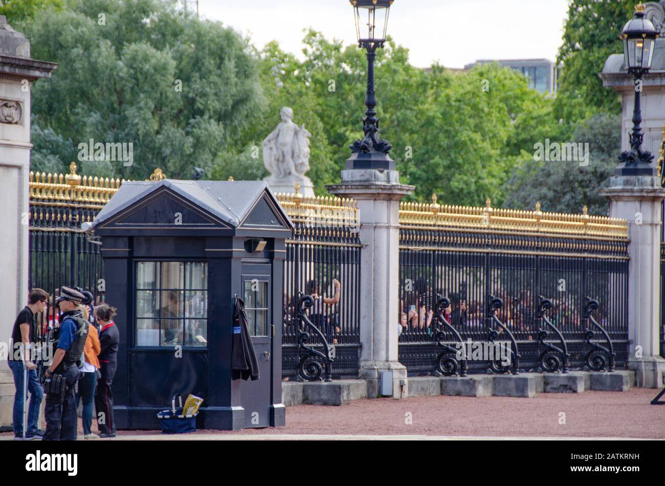 Buckingham Palace and comprises the Dominion Gates (Canada , Australia  and South and West Africa )designed with wrought iron by the Bromsgrove Guild Stock Photo