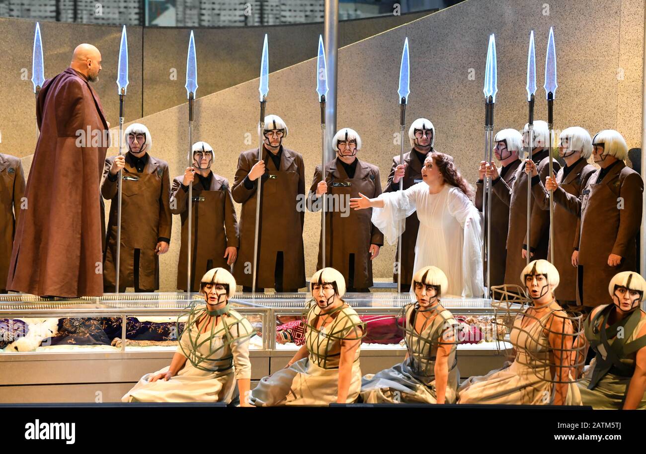 Richard wagners opera lohengrin hi-res stock photography and images - Alamy