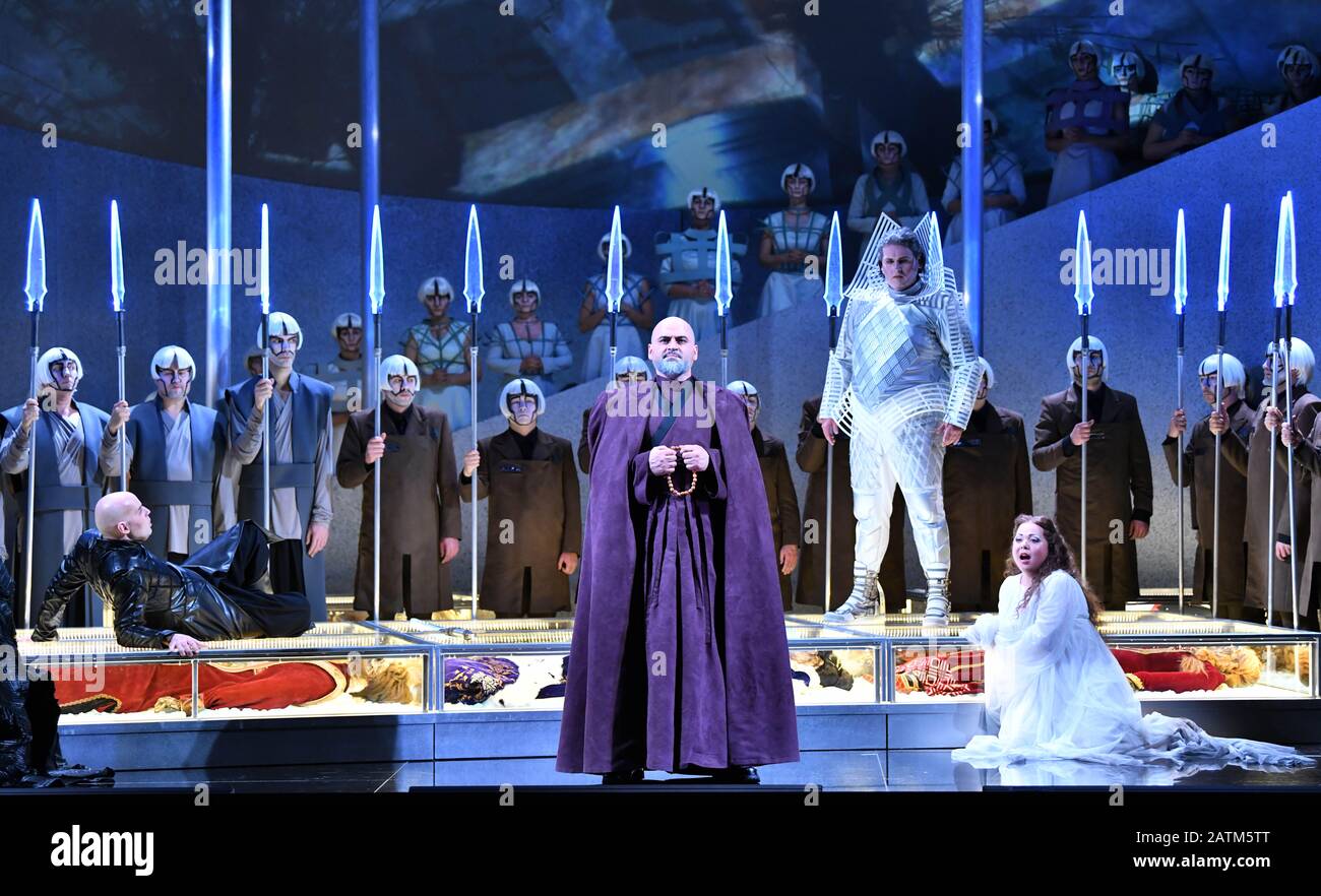 Richard wagners opera lohengrin hi-res stock photography and images - Alamy