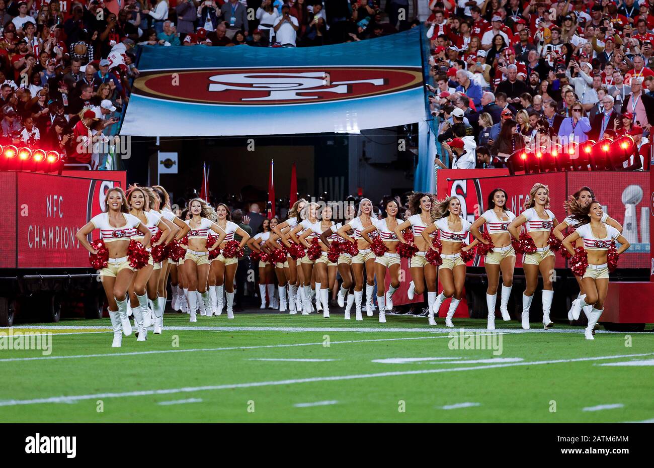 San francisco 49ers cheerleaders hires stock photography and images