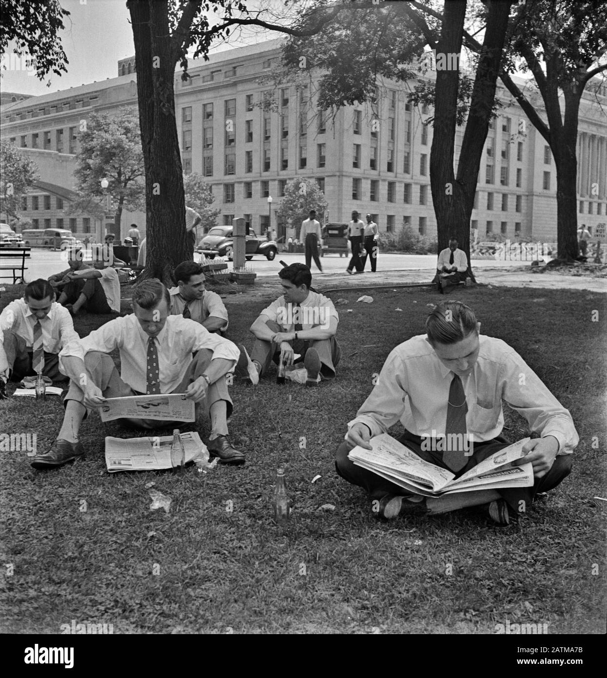 Lunch on the Grounds  Government workers lunching and resting in Washington Monument park outside the U.S. Department of Agriculture. Washington, D.C. July 1942 Stock Photo