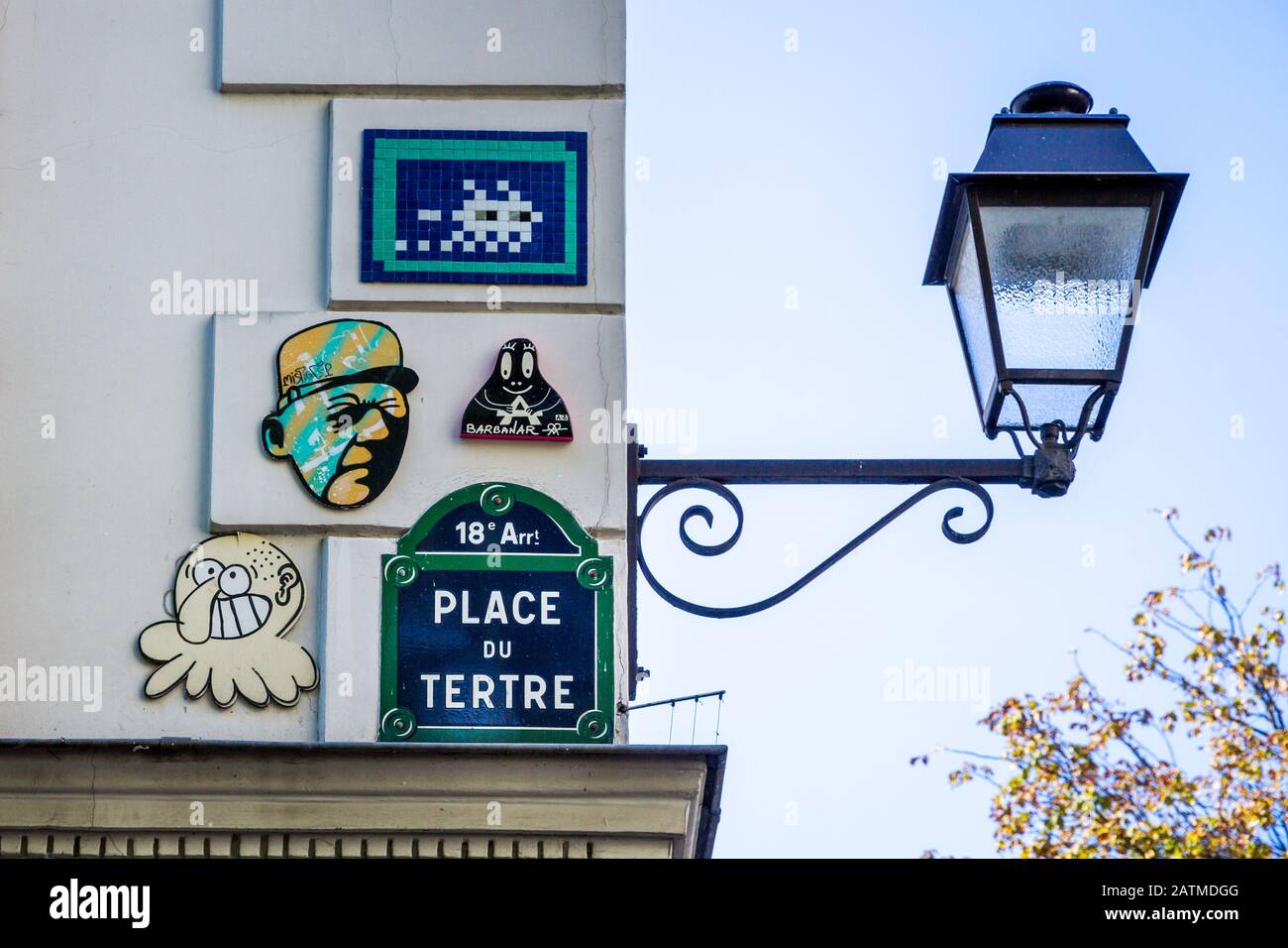 PARIS/FRANCE, September 6, 2019 : Place du Tertre street sign and street art works Stock Photo