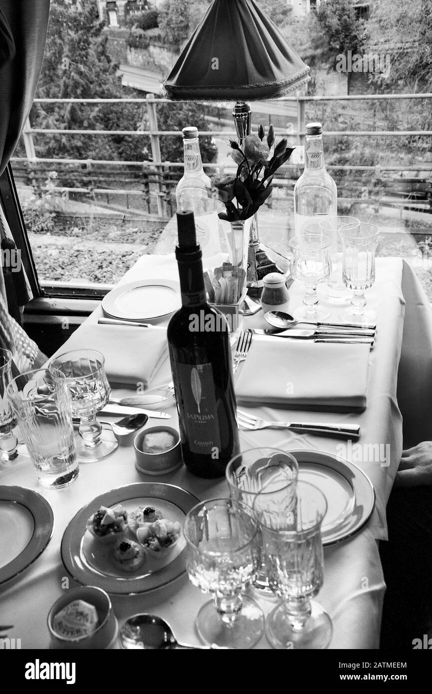 Venice Simplon Orient Express.  British Pullman  Belmond Orient Express.  Historic Train & Vintage Rail Travel.  Luxurious Day Out. Lunch Setting Stock Photo