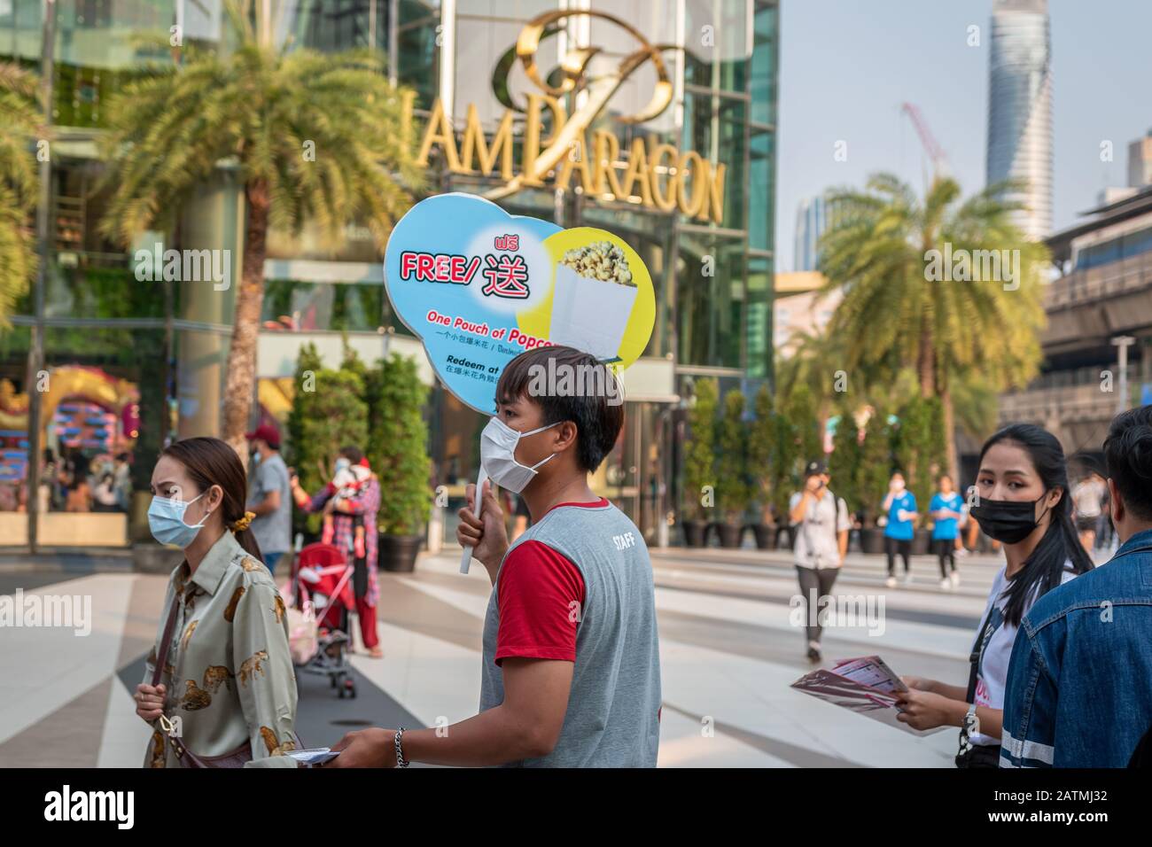 Popcorn vendor wear facemask as Coronavirus spreads, Bangkok, Thailand Stock Photo