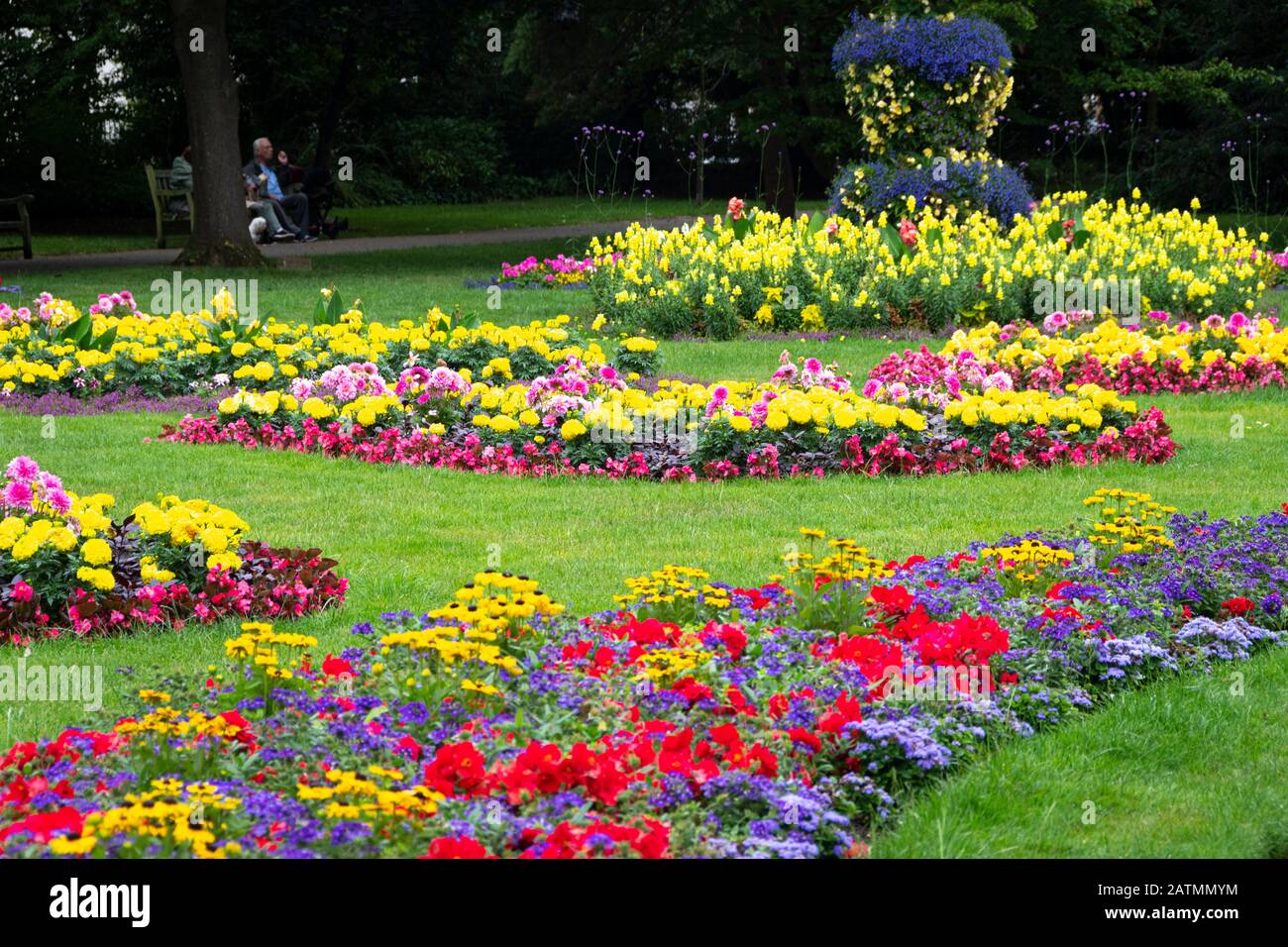 Flower beds in Jephson Gardens, Leamington Spa, Warwickshire, England ...