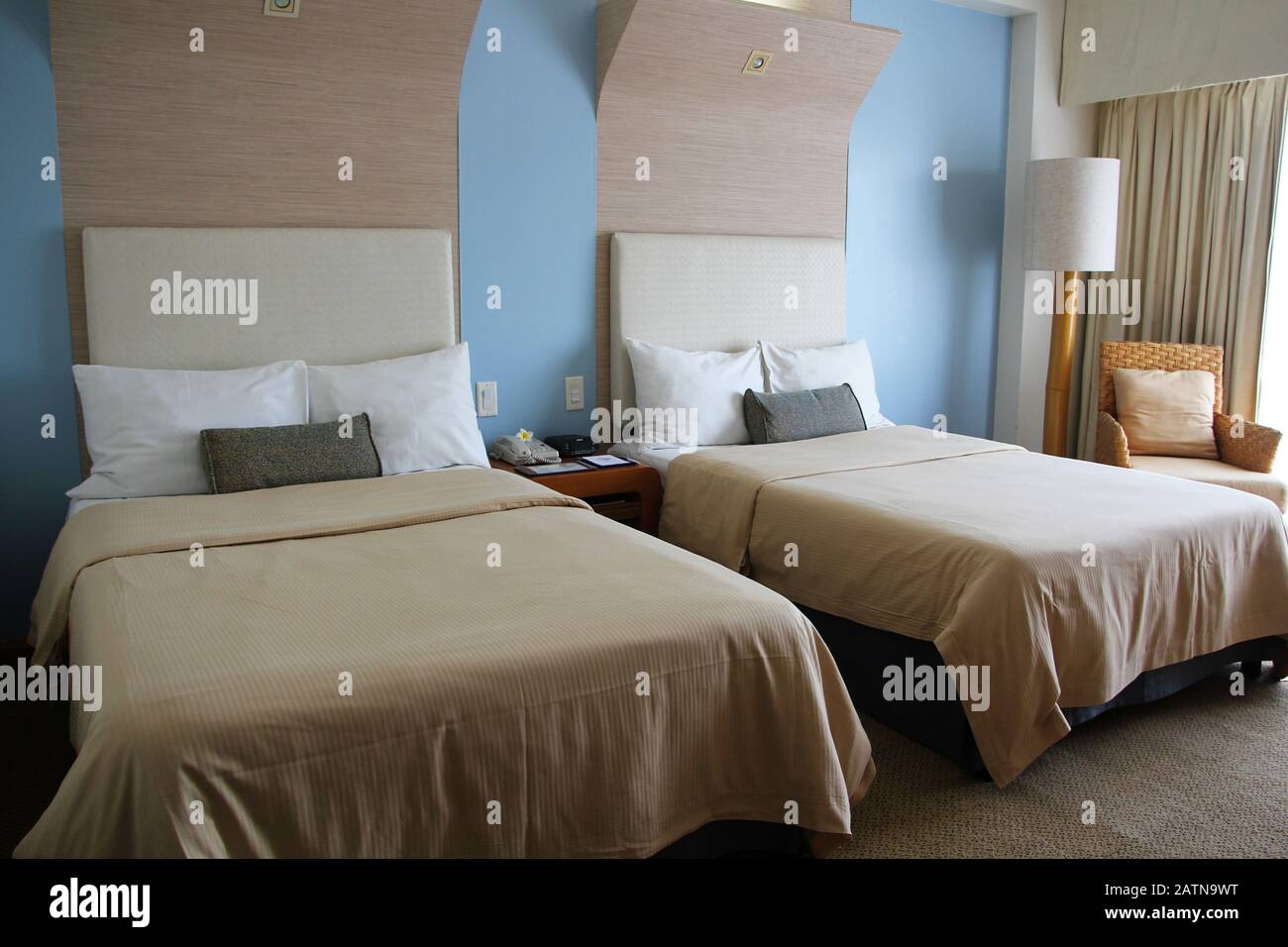 Contemporary hotel room with two queen beds Stock Photo - Alamy