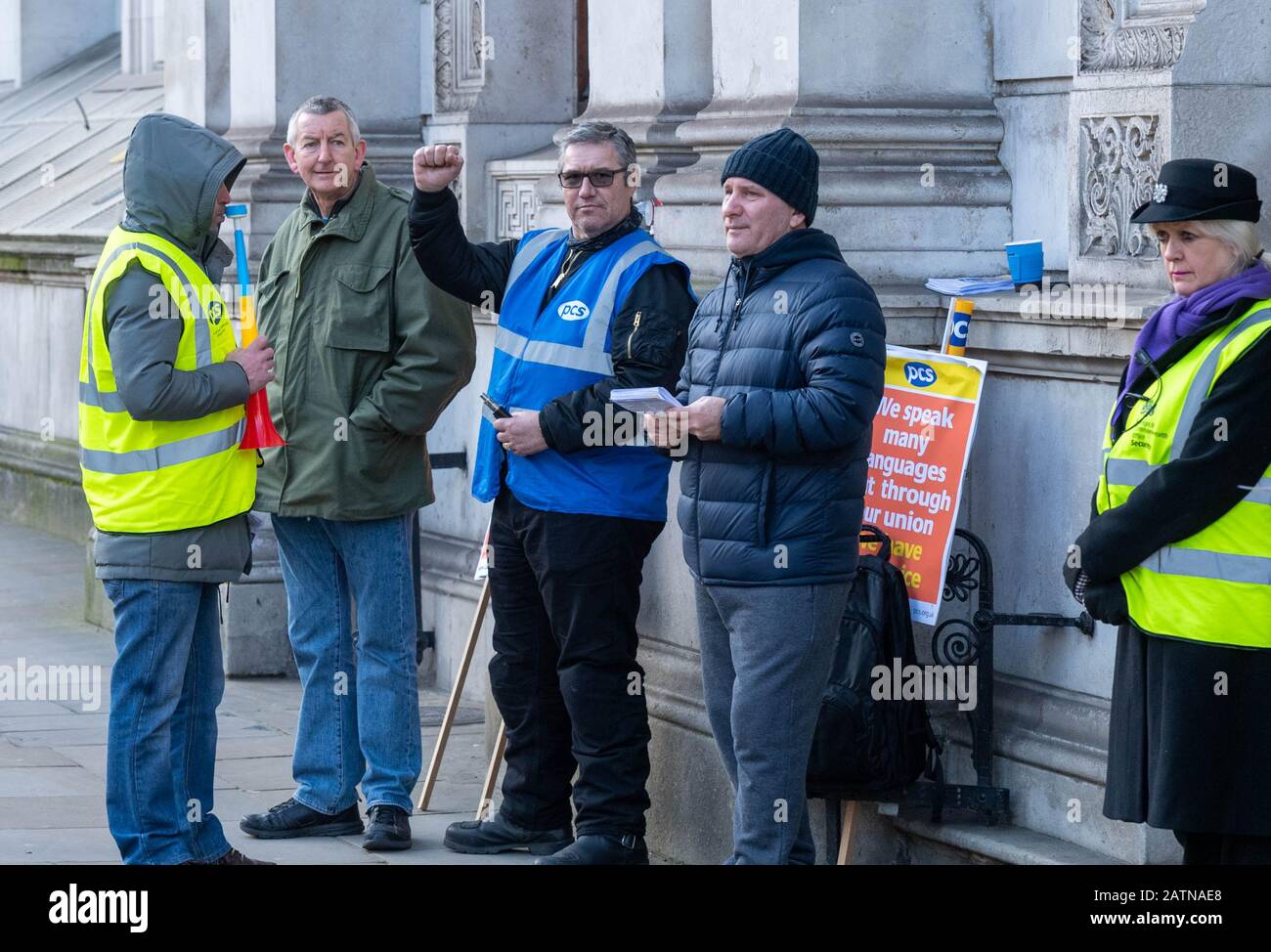 London, UK. 4th Feb, 2019. Union Pickets outside the Foreign and Commonwealth office protesting about the lack of union recognition for the FCO supplier Interserve Credit: Ian Davidson/Alamy Live News Stock Photo