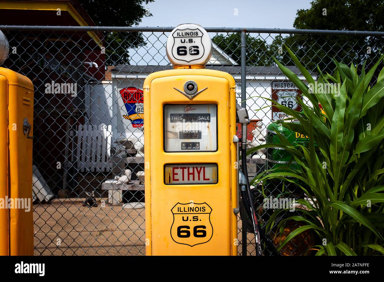 Usa illinois vintage service station hires stock photography and