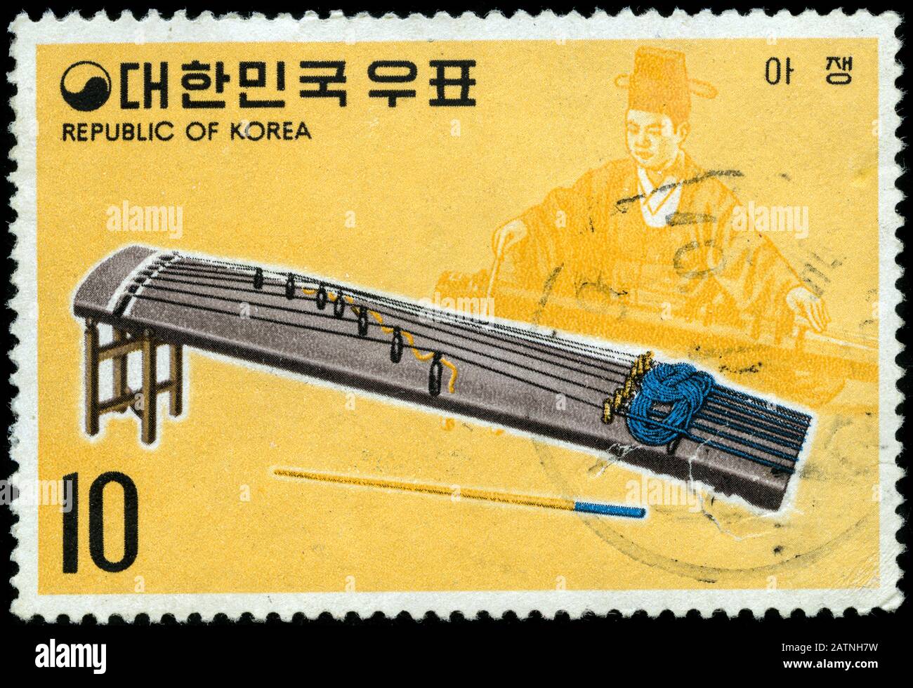 Achaing, 7stringed instrument Stock Photo Alamy