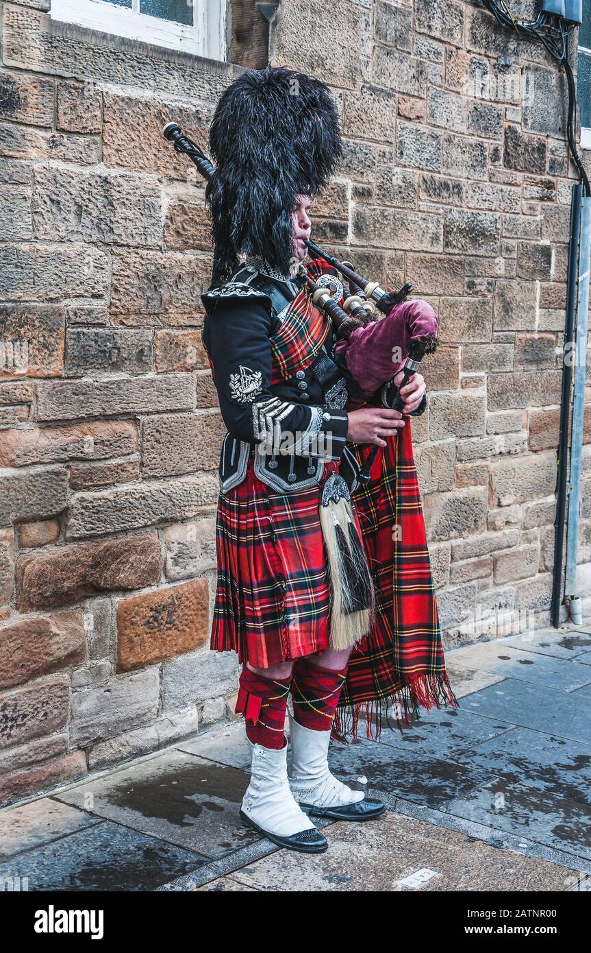 Bagpiper in typical costume. Edinburgh, Scotland Stock Photo Alamy