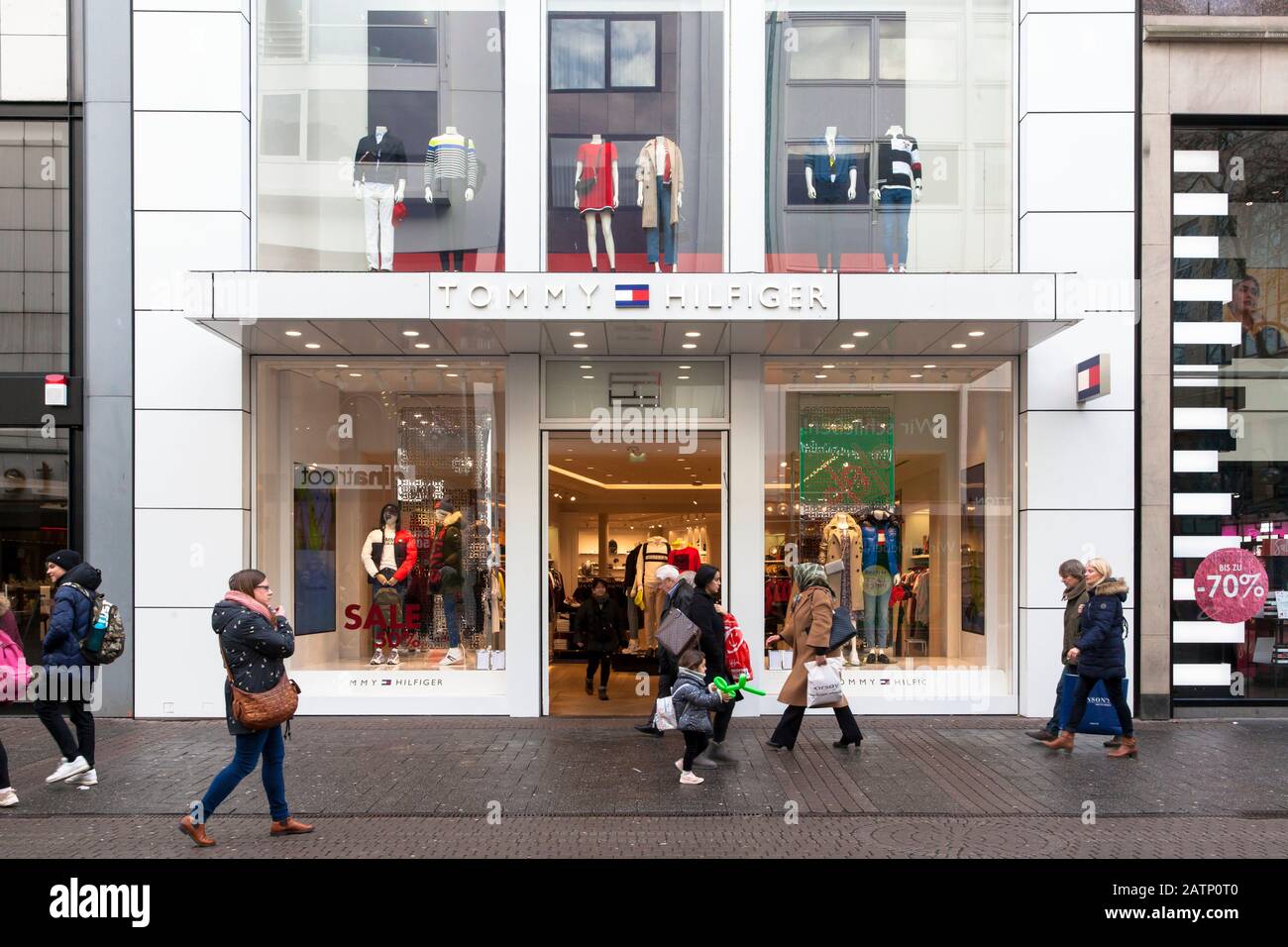 fashion store Hilfiger on shopping street Schildergasse, Cologne, Germany. Modegeschaeft Tommy Hilfiger in der Einkaufsstrasse Schildergasse, K Stock - Alamy