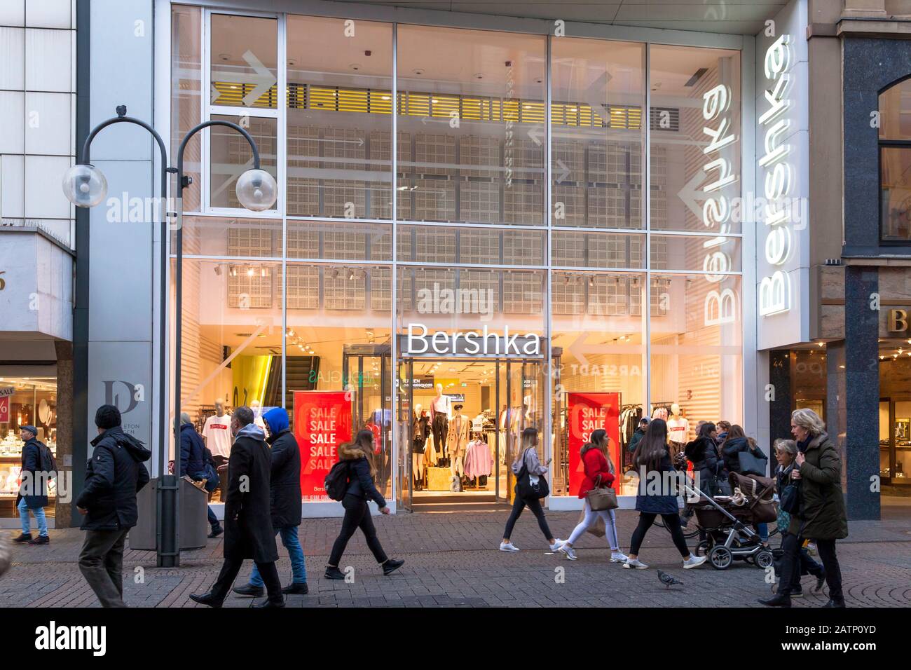 fashion store Bershka on shopping street Schildergasse, Cologne, Germany.  Modegeschaeft Bershka in der Einkaufsstrasse Schildergasse, Koeln, Deutschl  Stock Photo - Alamy