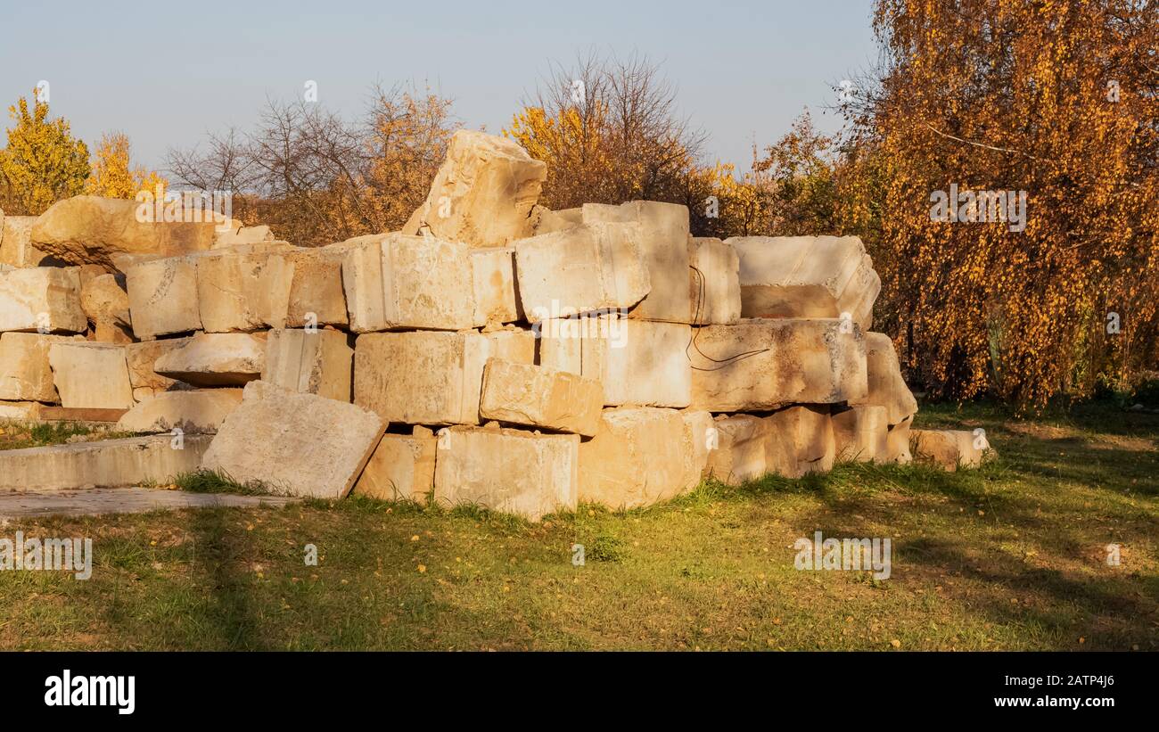 Broken foundation blocks hi-res stock photography and images - Alamy