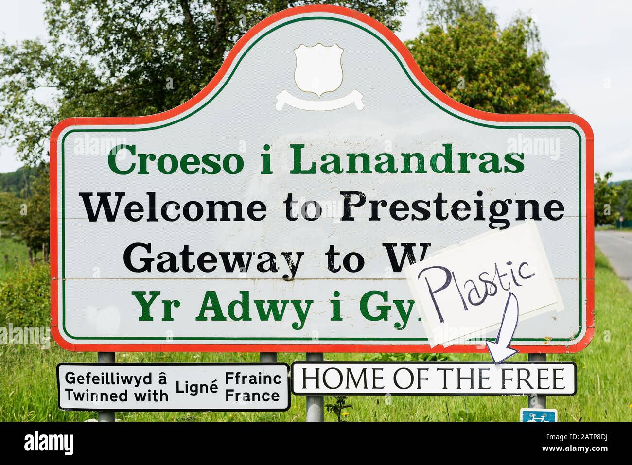 The small Welsh border town of Presteigne announces its intention to become a plastic-free community. Many local shops are signed up to the initiative Stock Photo