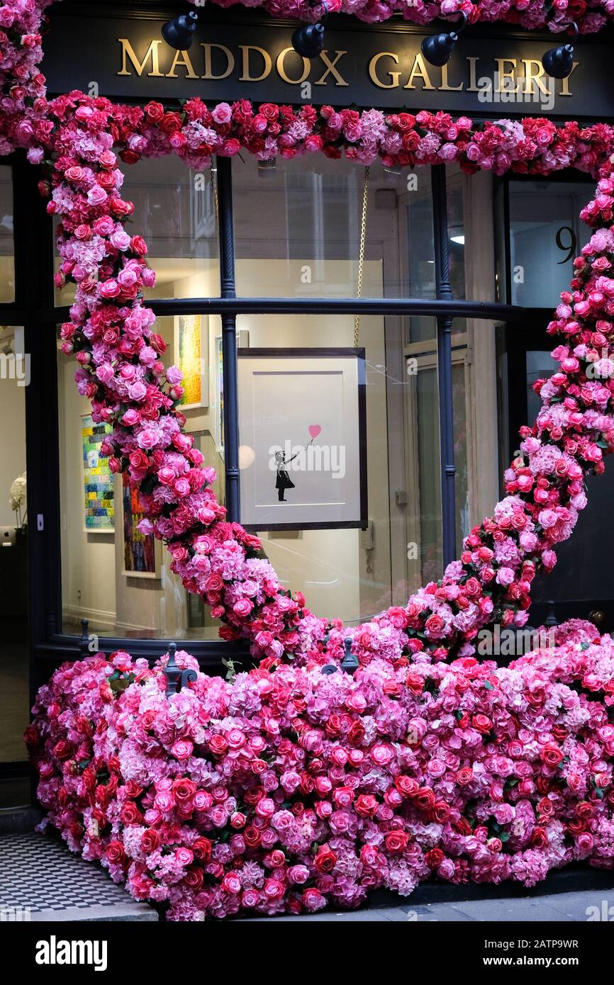 Maddox Street, mayfair, London, UK. 4th February 2020. The Maddox Gallery in Mayfair has a sort of Valentines theme of 'I think you love me'. Credit: Matthew Chattle/Alamy Live News Stock Photo