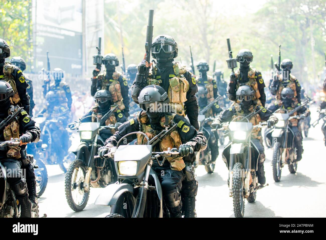 Sl Army Sf Riders Sri lanka special forces soldiers ride on bikes hi-res stock ...