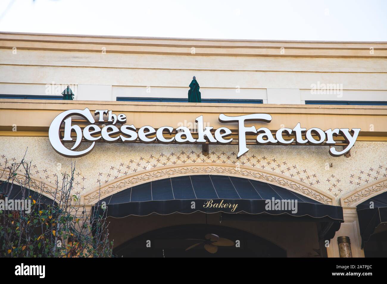 Cheesecake factory usa hires stock photography and images Alamy